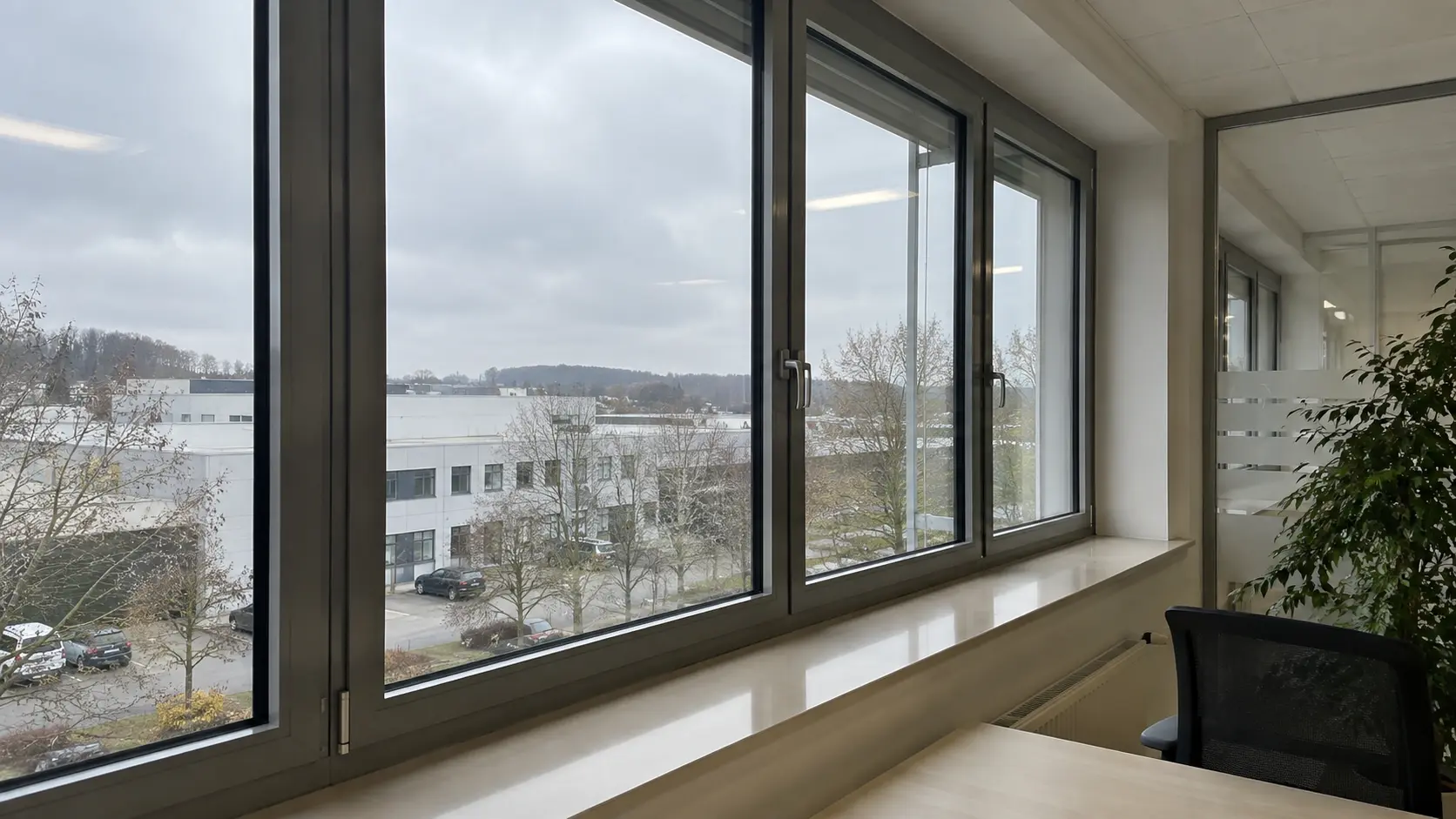 Gereinigte Fensterfront in einem Büro mit Blick nach draußen in Soest